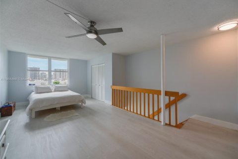 Condominio en venta en Sunny Isles Beach, Florida, 1 dormitorio, 86.4 m2 № 2012220 - foto 15