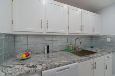 Condominio en venta en Sunny Isles Beach, Florida, 1 dormitorio, 86.4 m2 № 2012220 - foto 10