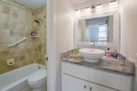 Condominio en venta en Sunny Isles Beach, Florida, 1 dormitorio, 86.4 m2 № 2012220 - foto 19