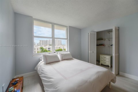 Condominio en venta en Sunny Isles Beach, Florida, 1 dormitorio, 86.4 m2 № 2012220 - foto 17