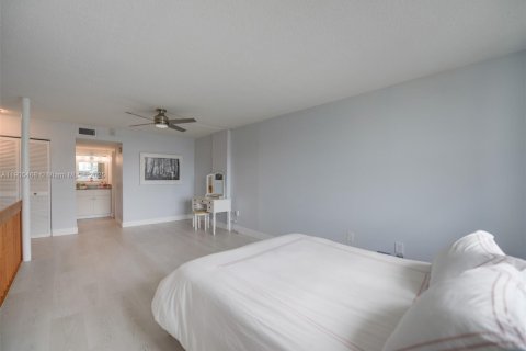 Condominio en venta en Sunny Isles Beach, Florida, 1 dormitorio, 86.4 m2 № 2012220 - foto 16