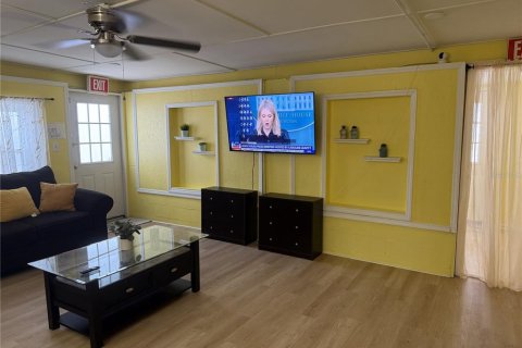 Propiedad comercial en venta en Valrico, Florida, 5 dormitorios, 189.15 m2 № 2108777 - foto 7