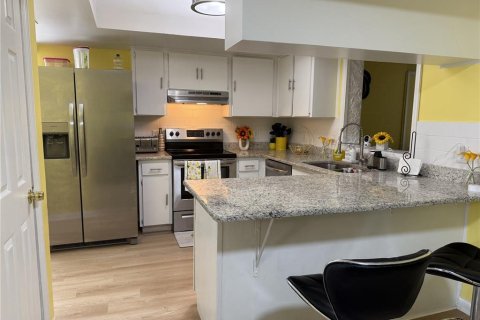 Propiedad comercial en venta en Valrico, Florida, 5 dormitorios, 189.15 m2 № 2108777 - foto 4
