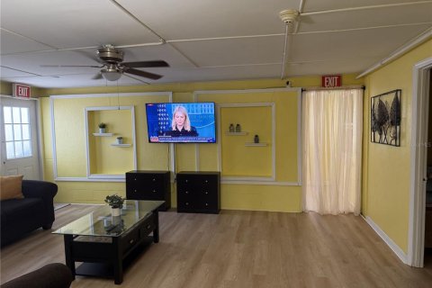 Propiedad comercial en venta en Valrico, Florida, 5 dormitorios, 189.15 m2 № 2108777 - foto 8