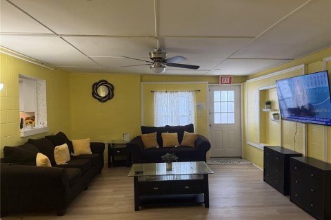 Propiedad comercial en venta en Valrico, Florida, 5 dormitorios, 189.15 m2 № 2108777 - foto 9