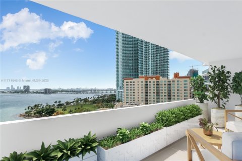Condo in Miami, Florida, 2 bedrooms  № 1708545 - photo 7