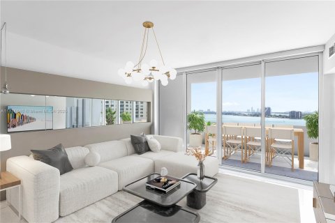 Condo in Miami, Florida, 2 bedrooms  № 1708545 - photo 1