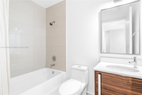 Condo in Miami, Florida, 2 bedrooms  № 1708545 - photo 18