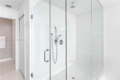 Condo in Miami, Florida, 2 bedrooms  № 1708545 - photo 14