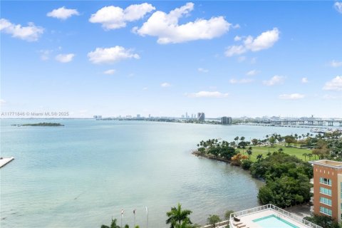 Condo in Miami, Florida, 2 bedrooms  № 1708545 - photo 2