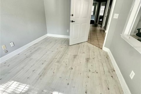 Propiedad comercial en alquiler en Kissimmee, Florida, 89.74 m2 № 1914760 - foto 4