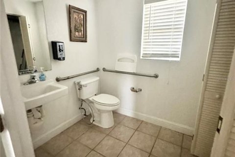 Propiedad comercial en alquiler en Kissimmee, Florida, 89.74 m2 № 1914760 - foto 9