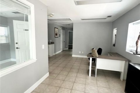 Propiedad comercial en alquiler en Kissimmee, Florida, 89.74 m2 № 1914760 - foto 3