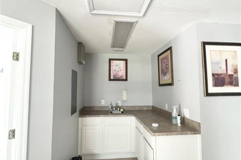 Propiedad comercial en alquiler en Kissimmee, Florida, 89.74 m2 № 1914760 - foto 5