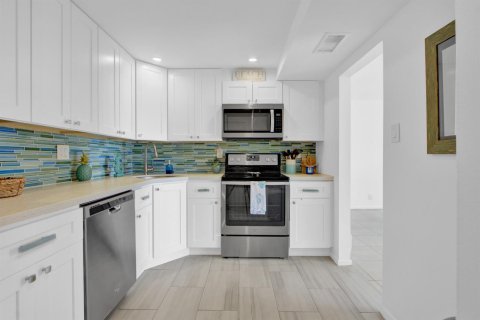 Copropriété à vendre à Hollywood, Floride: 2 chambres, 116.31 m2 № 2370215 - photo 12
