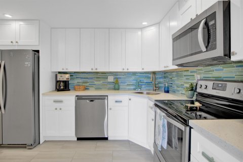 Copropriété à vendre à Hollywood, Floride: 2 chambres, 116.31 m2 № 2370215 - photo 11