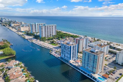 Copropriété à vendre à Hollywood, Floride: 2 chambres, 116.31 m2 № 2370215 - photo 4
