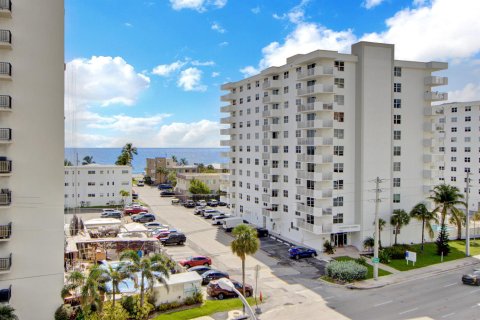 Copropriété à vendre à Hollywood, Floride: 2 chambres, 116.31 m2 № 2370215 - photo 25