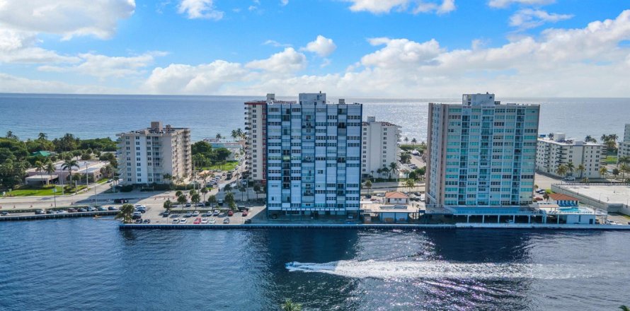 Condo à Hollywood, Floride, 2 chambres  № 2370215