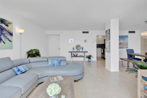 Copropriété à vendre à Hollywood, Floride: 2 chambres, 116.31 m2 № 2370215 - photo 15