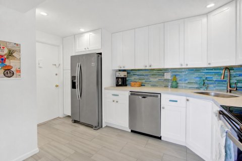 Copropriété à vendre à Hollywood, Floride: 2 chambres, 116.31 m2 № 2370215 - photo 10