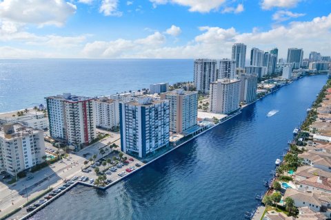 Copropriété à vendre à Hollywood, Floride: 2 chambres, 116.31 m2 № 2370215 - photo 3