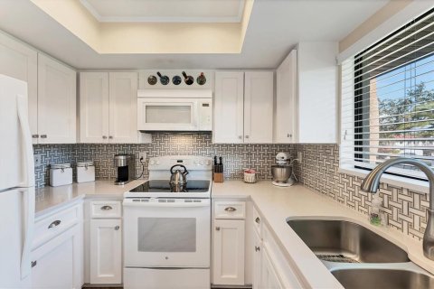 Condo in Bradenton, Florida, 2 bedrooms  № 1918363 - photo 10