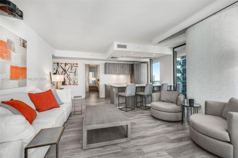 Condominio en alquiler en Miami, Florida, 2 dormitorios, 107.02 m2 № 1998044 - foto 4