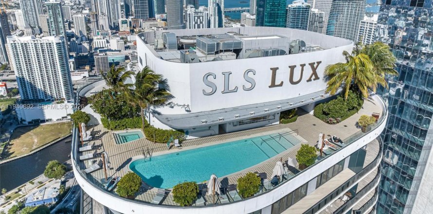 Condominio en Miami, Florida, 2 dormitorios  № 1998044