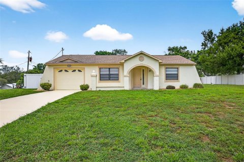 House in Spring Hill, Florida 2 bedrooms, 99.78 sq.m. № 1873966 - photo 1