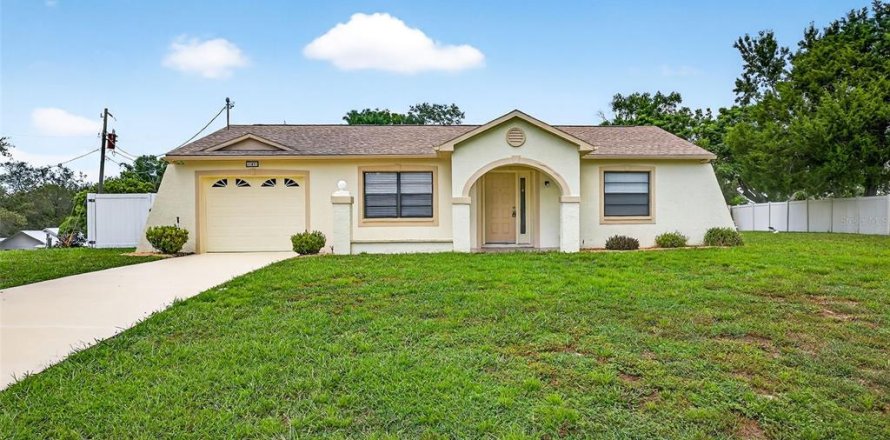 House in Spring Hill, Florida 2 bedrooms, 99.78 sq.m. № 1873966