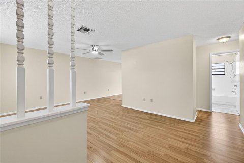 House in Spring Hill, Florida 2 bedrooms, 99.78 sq.m. № 1873966 - photo 6