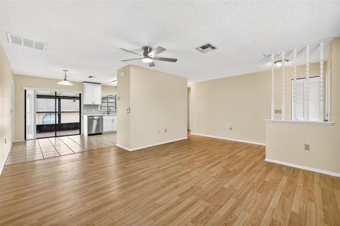 House in Spring Hill, Florida 2 bedrooms, 99.78 sq.m. № 1873966 - photo 9
