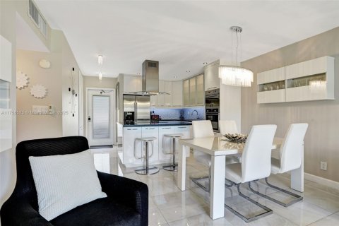 Condo in Lauderhill, Florida, 2 bedrooms  № 1715579 - photo 8