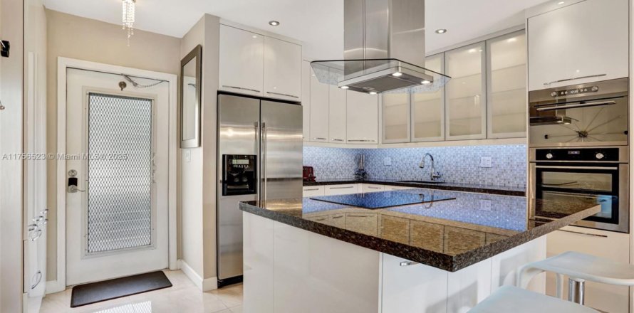 Condo in Lauderhill, Florida, 2 bedrooms № 1715579