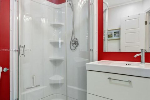 Condo in Lauderhill, Florida, 2 bedrooms  № 1715579 - photo 18