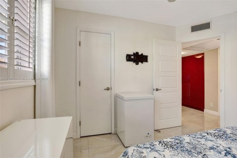 Condo in Lauderhill, Florida, 2 bedrooms  № 1715579 - photo 21