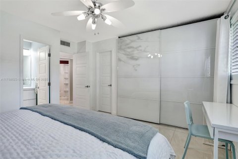 Condo in Lauderhill, Florida, 2 bedrooms  № 1715579 - photo 23