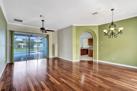 House in Port St. Lucie, Florida 4 bedrooms, 223.8 sq.m. № 1928450 - photo 4