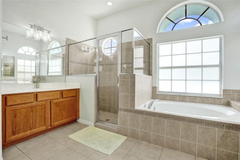 House in Port St. Lucie, Florida 4 bedrooms, 223.8 sq.m. № 1928450 - photo 30