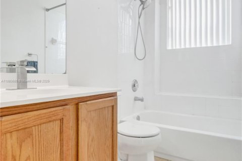 House in Port St. Lucie, Florida 4 bedrooms, 223.8 sq.m. № 1928450 - photo 25