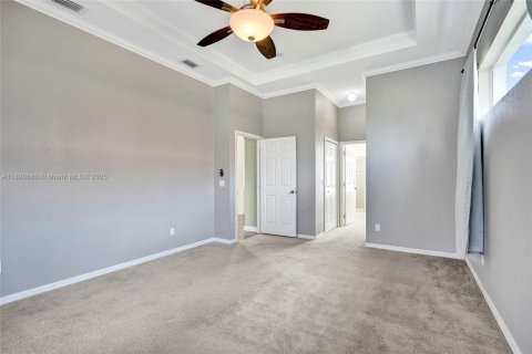 House in Port St. Lucie, Florida 4 bedrooms, 223.8 sq.m. № 1928450 - photo 27