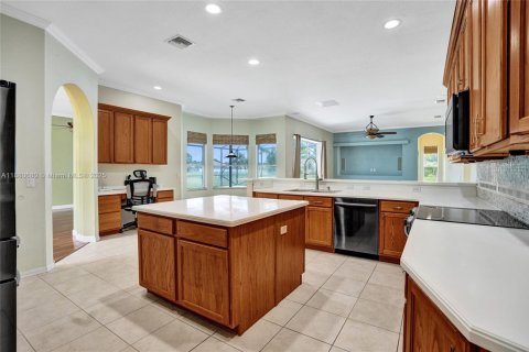 House in Port St. Lucie, Florida 4 bedrooms, 223.8 sq.m. № 1928450 - photo 8