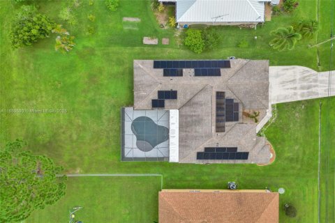 House in Port St. Lucie, Florida 4 bedrooms, 223.8 sq.m. № 1928450 - photo 3