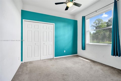 House in Port St. Lucie, Florida 4 bedrooms, 223.8 sq.m. № 1928450 - photo 24