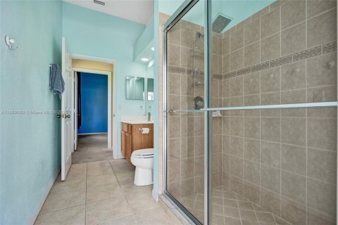 House in Port St. Lucie, Florida 4 bedrooms, 223.8 sq.m. № 1928450 - photo 18