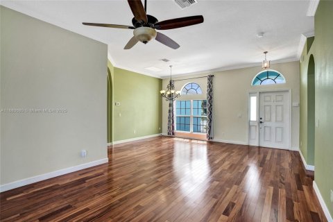 House in Port St. Lucie, Florida 4 bedrooms, 223.8 sq.m. № 1928450 - photo 5