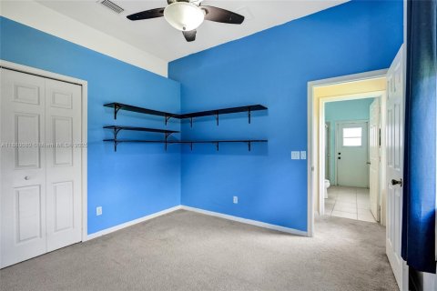 House in Port St. Lucie, Florida 4 bedrooms, 223.8 sq.m. № 1928450 - photo 19