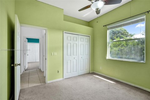 House in Port St. Lucie, Florida 4 bedrooms, 223.8 sq.m. № 1928450 - photo 21