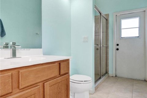 House in Port St. Lucie, Florida 4 bedrooms, 223.8 sq.m. № 1928450 - photo 17